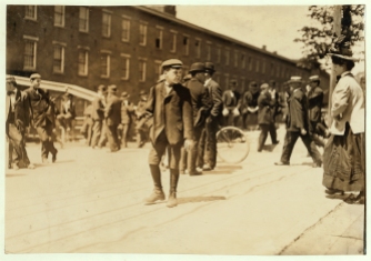 LOC Heines photo Amoskeag boy 1909